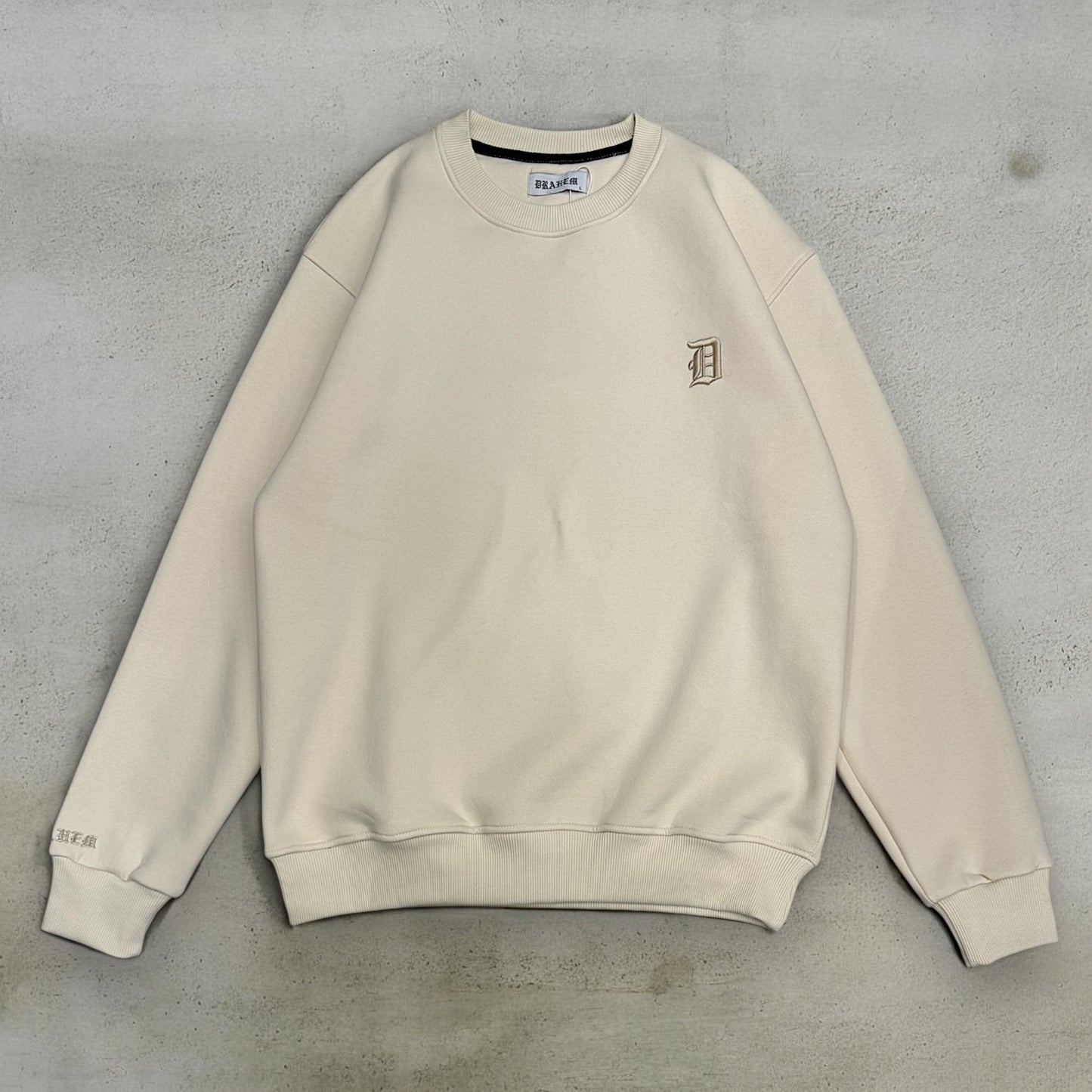 Relaxed fit basic crew neck sweater